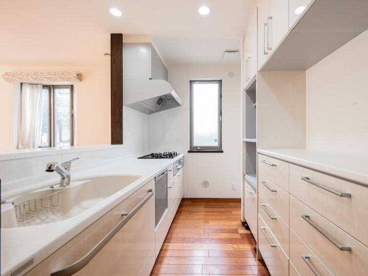 キッチン 床暖房がキッチンもございます。食洗器、造付カップボード