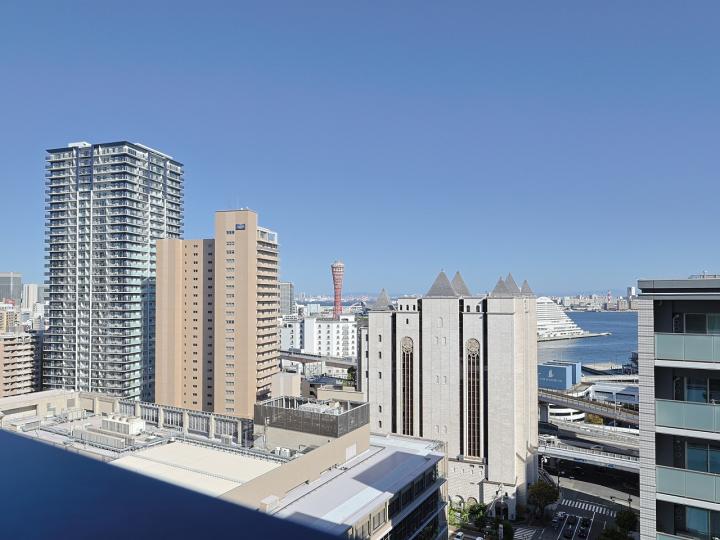 バルコニーからはポートタワーを望む眺望があります。