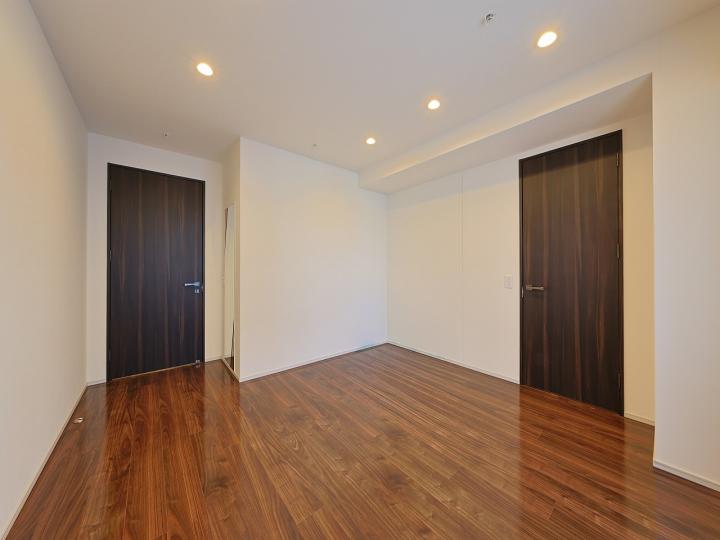 洋室（約7.8帖）には約3.9帖のウォークインクローゼットがございます。