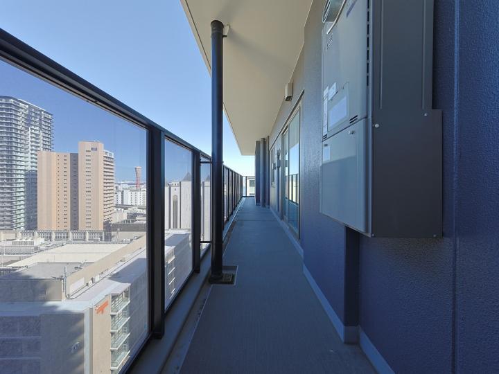 南東・北東向きに引き回しバルコニーがございます。