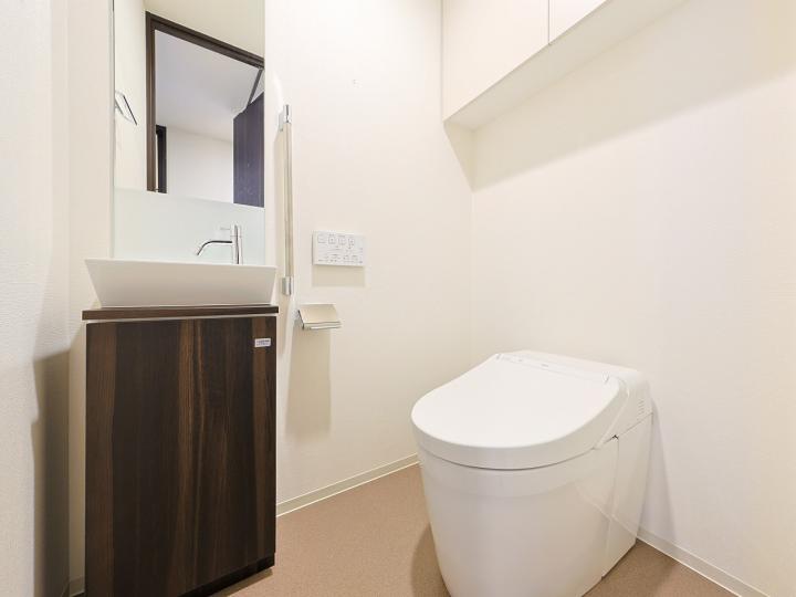 トイレには独立水栓が付いております。