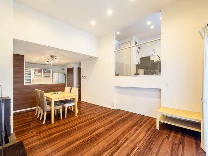 目線が交わる、絆がはぐくまれる家