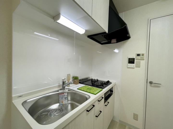 LIXILのコンパクトキッチン　ティオ（高さ8センチメートル、間口15センチメートル）