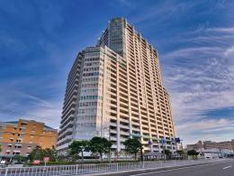 ラグナタワーの外観