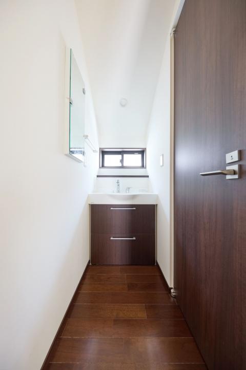 2階にも洗面台があります。