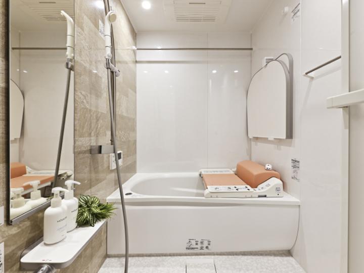 ※バスリフトは付属しません。