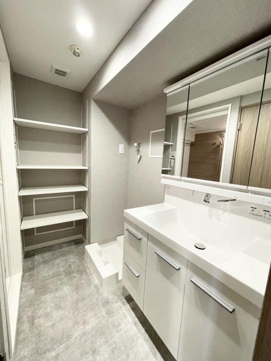 3面鏡の洗面化粧台