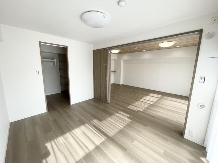 リビング横の洋室(可動式間仕切り)