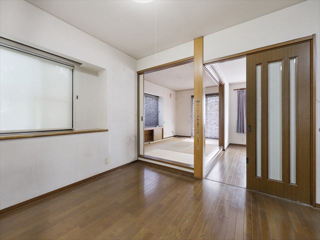 リビングと一体利用可能なダイニングです。