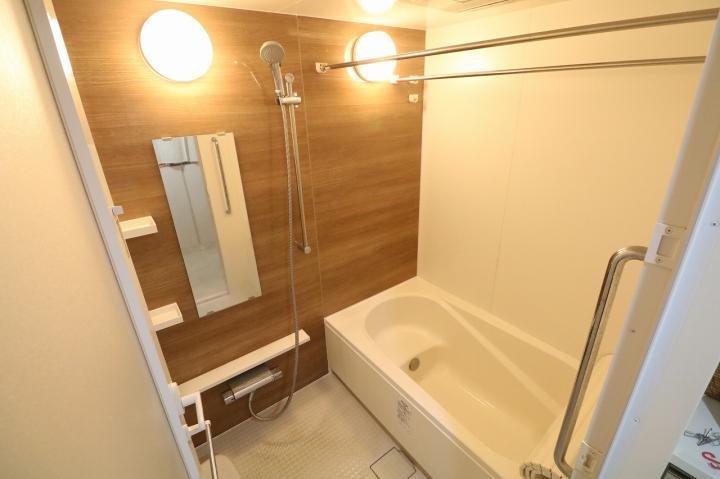 浴室換気乾燥機、浴室暖房付きの浴室です。