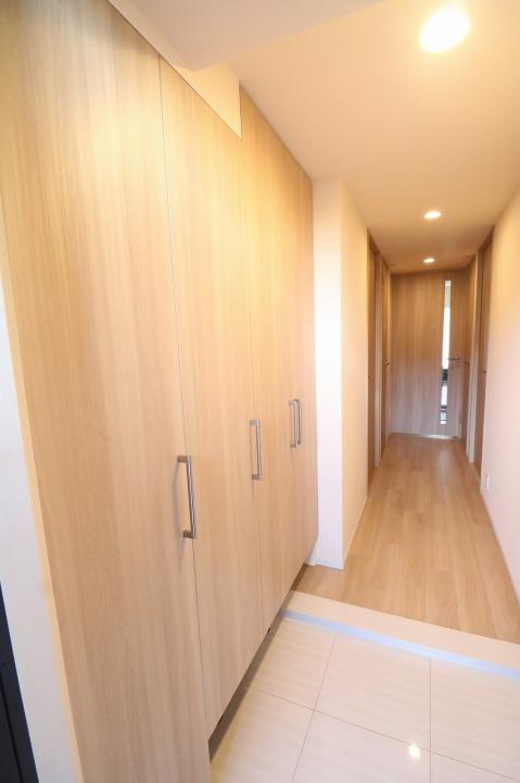 玄関収納スペースです。