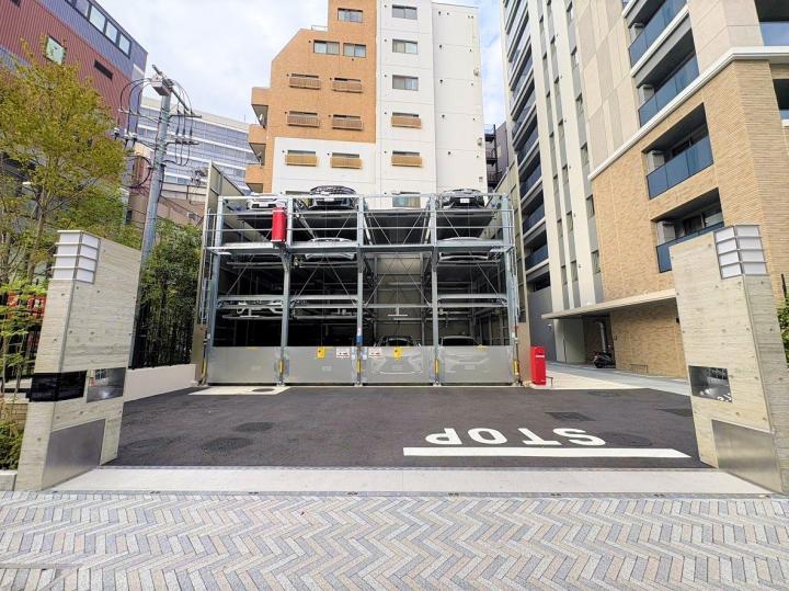 駐車場、ミニバイク置き場出入口