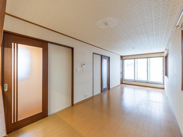 両面バルコニーにつき3方向から採光が見込めます