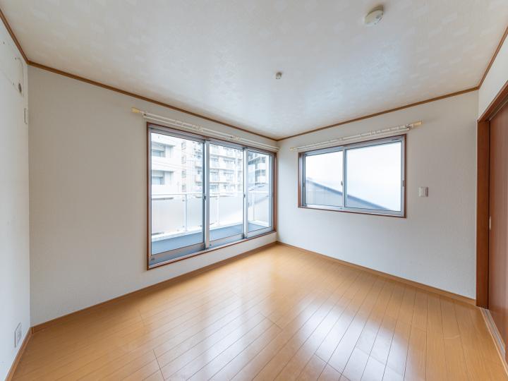 約6.5帖の洋室です