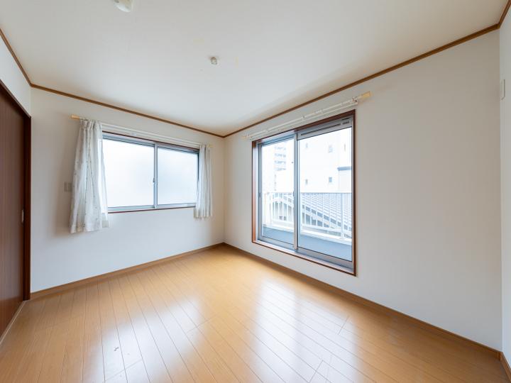 約6帖の洋室です