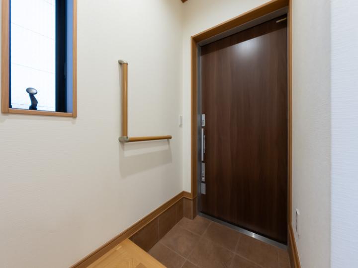 玄関(室内側)