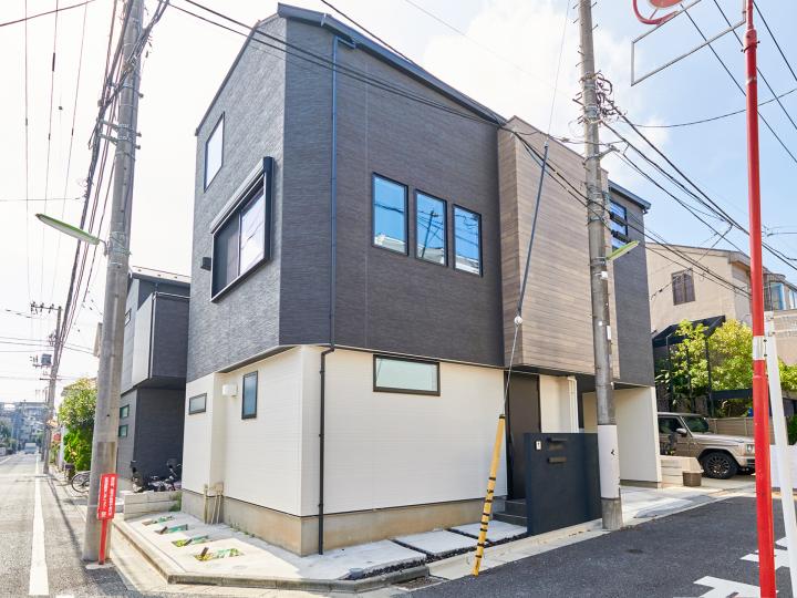 ■北東角の立地。外周部にガーデンアップライトを設置しており、夜の空間を演出することも可能です。