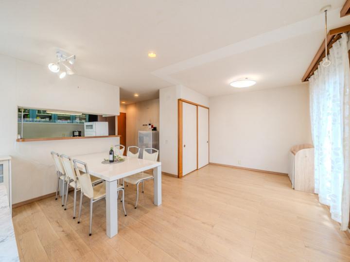 リビングには備え付けの収納もあります