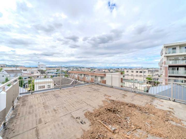 家族でBBQもできるルーフバルコニー