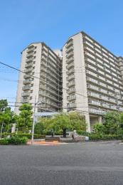 コスモシティ森林公園３番館の外観