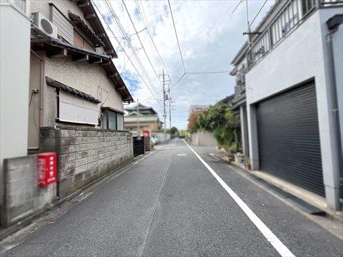 前面道路(2025年10月撮影)