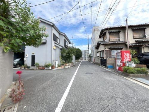 前面道路(2025年10月撮影)