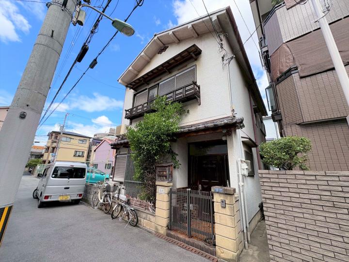 前面道路幅員は約3.2mとなり、車の通行も問題ございません。