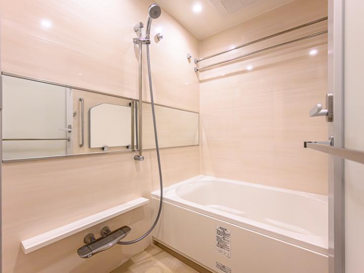 1317サイズのバス。浴室暖房換気乾燥機付き