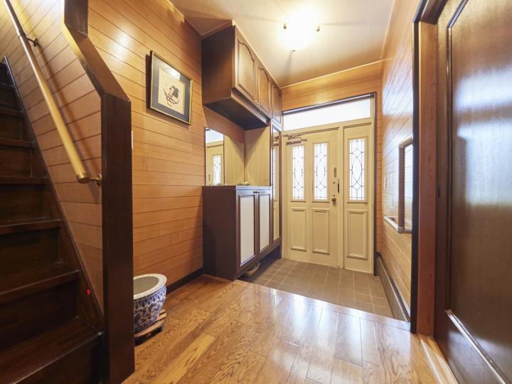 ゆったりとした玄関スペースとなっております