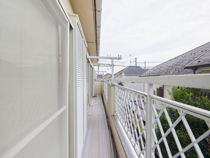 奥行きのあるバルコニーでございます