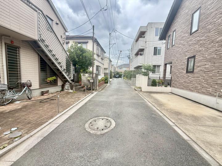 前面道路 対象地の南東側より撮影