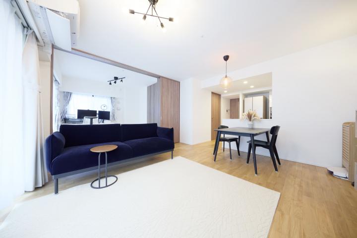 リビングの間仕切りを開けることで、居室とつなげて使用できます