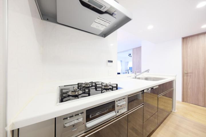 3口ガスコンロ、食洗機付きです。