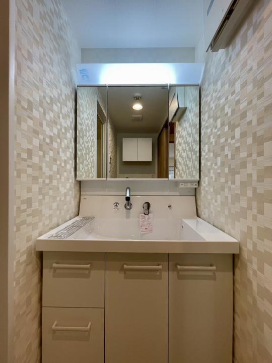 リクシルピアラの洗面化粧台