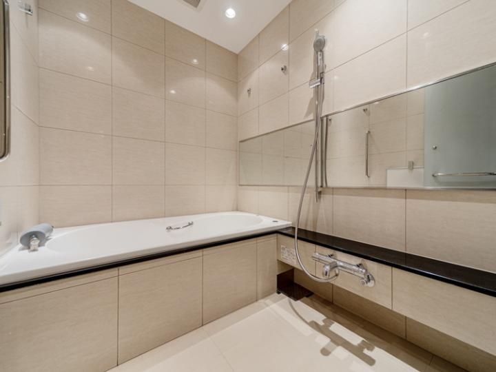 1620サイズのゆとりある浴室