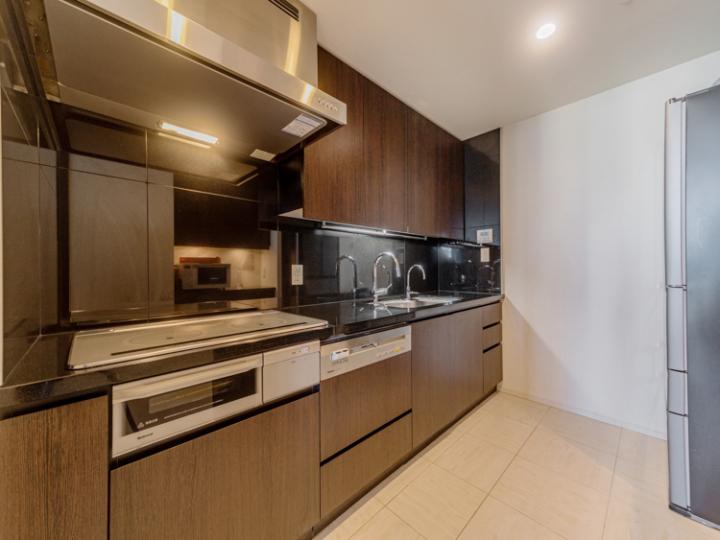 カップボード付設した約4.3帖のキッチン