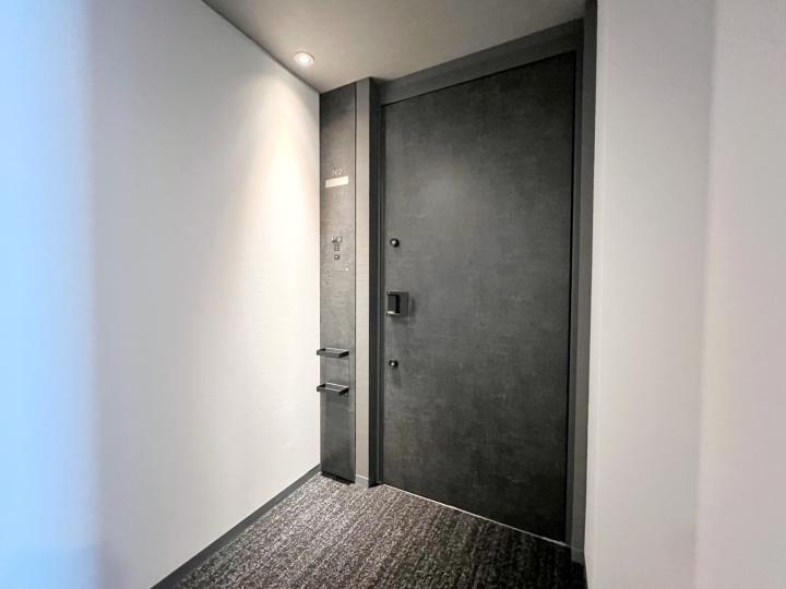 玄関外側からの写真です!