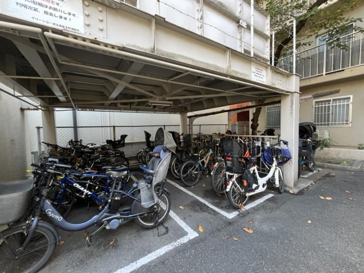 屋根付き駐輪場スペースございます!