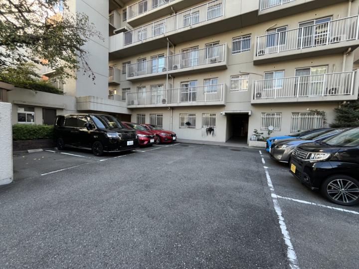 駐車場は平面駐車場です!