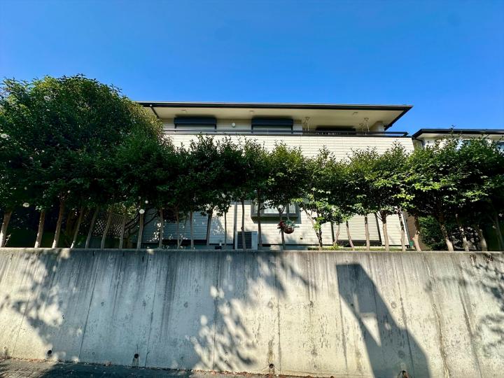 南側道路からの外観