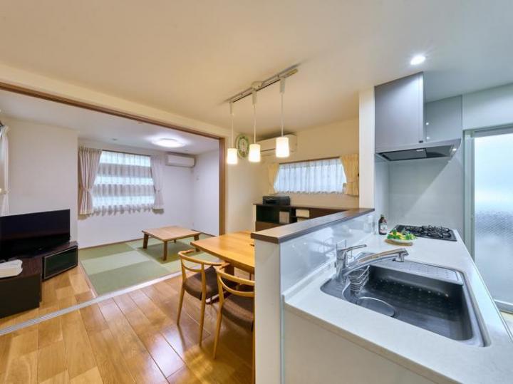 全窓で樹脂サッシを採用しております