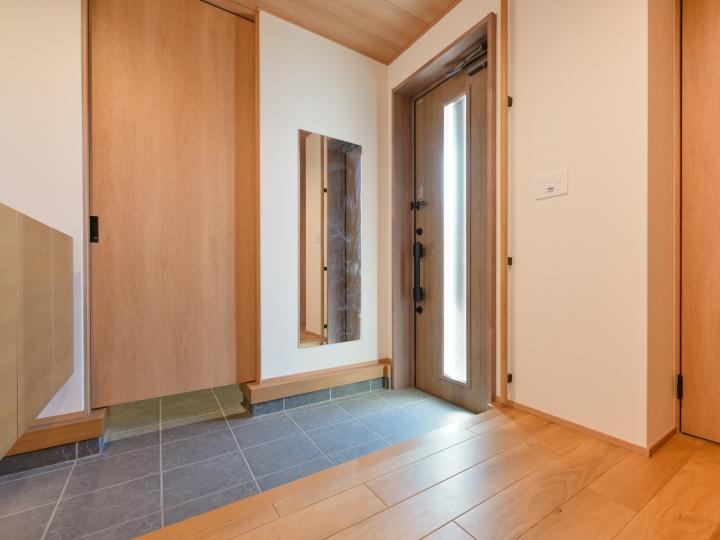 玄関 シューズクローゼットつき