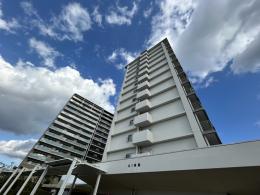 寝屋川東ファミリータウン北1番館の外観