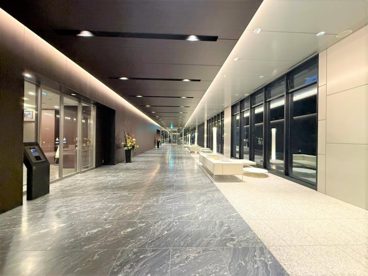 ■夜のエントランスです!ダブルオートロックシステムです!