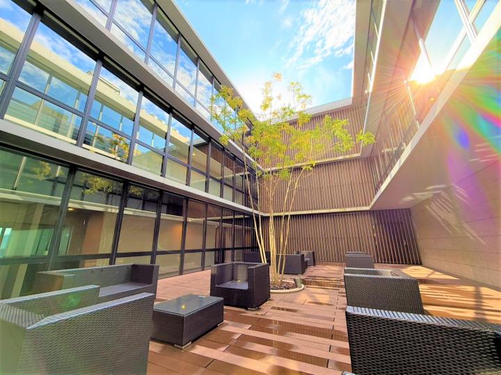 ■スカイアトリウムは42階でありながら外の空気を吸える開放的なスペースです!