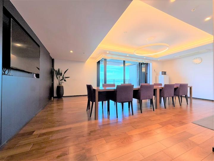 ■42階にはパーティールームがあり、大人数の来客でも楽しく過ごせます!