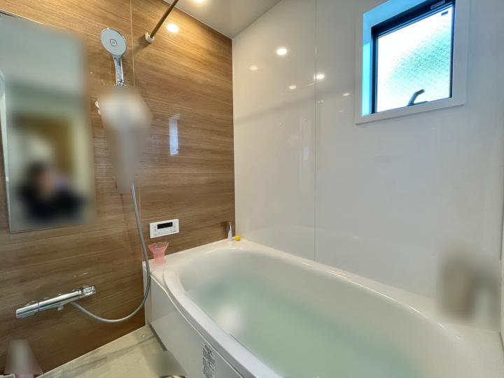 ■浴室には窓がございます