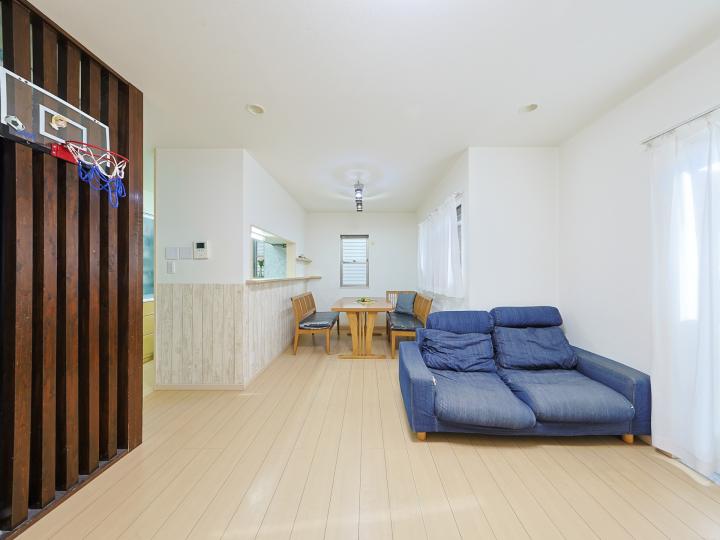 ダイニングの北側には対面式システムキッチンがございます。