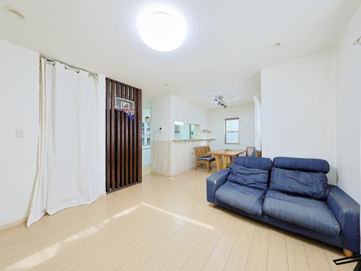 キッチンに立ちながら、お子様の様子をしっかり見守れる間取りです。