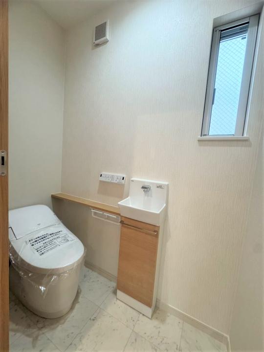 ■1階トイレ 引き戸でゆとりあるスペースを確保